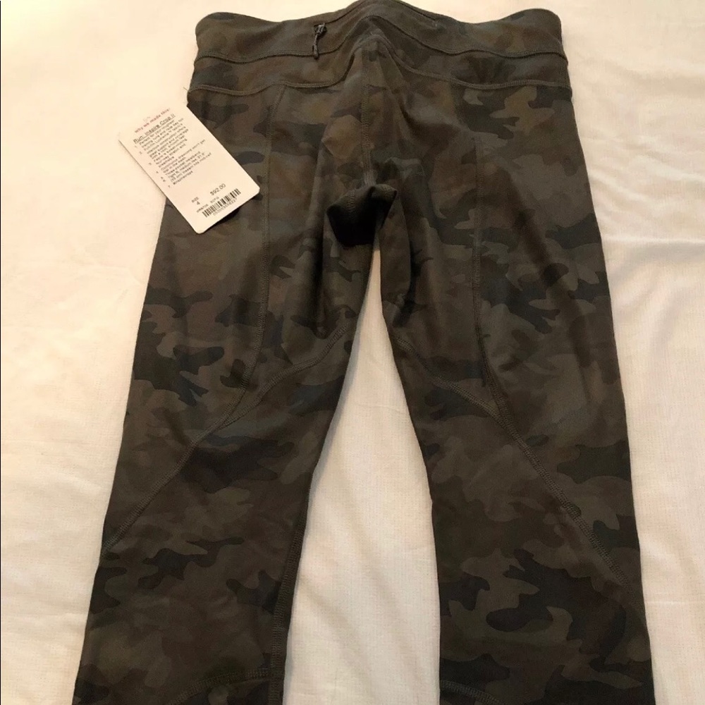 NWT Lululemon Inspire Camo Crop Size 4